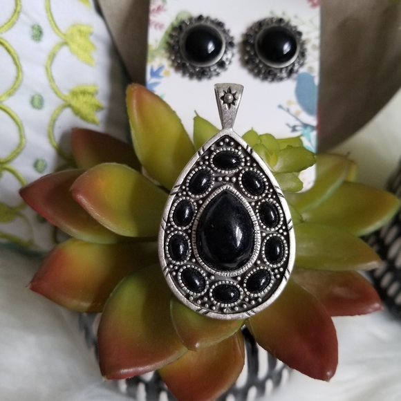 Jewelry - GORGEOUS SILVER AND BLACK  PENDANT AND EARRINGS